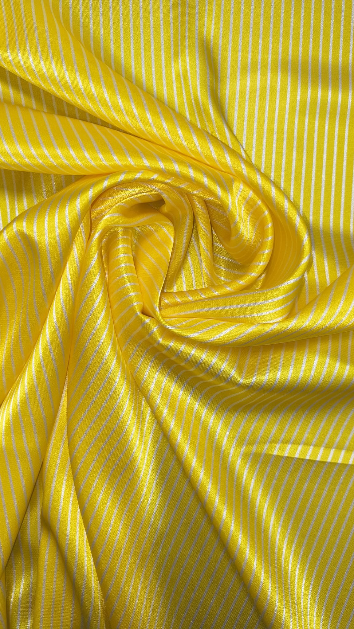 Crepe acetinado amarelo