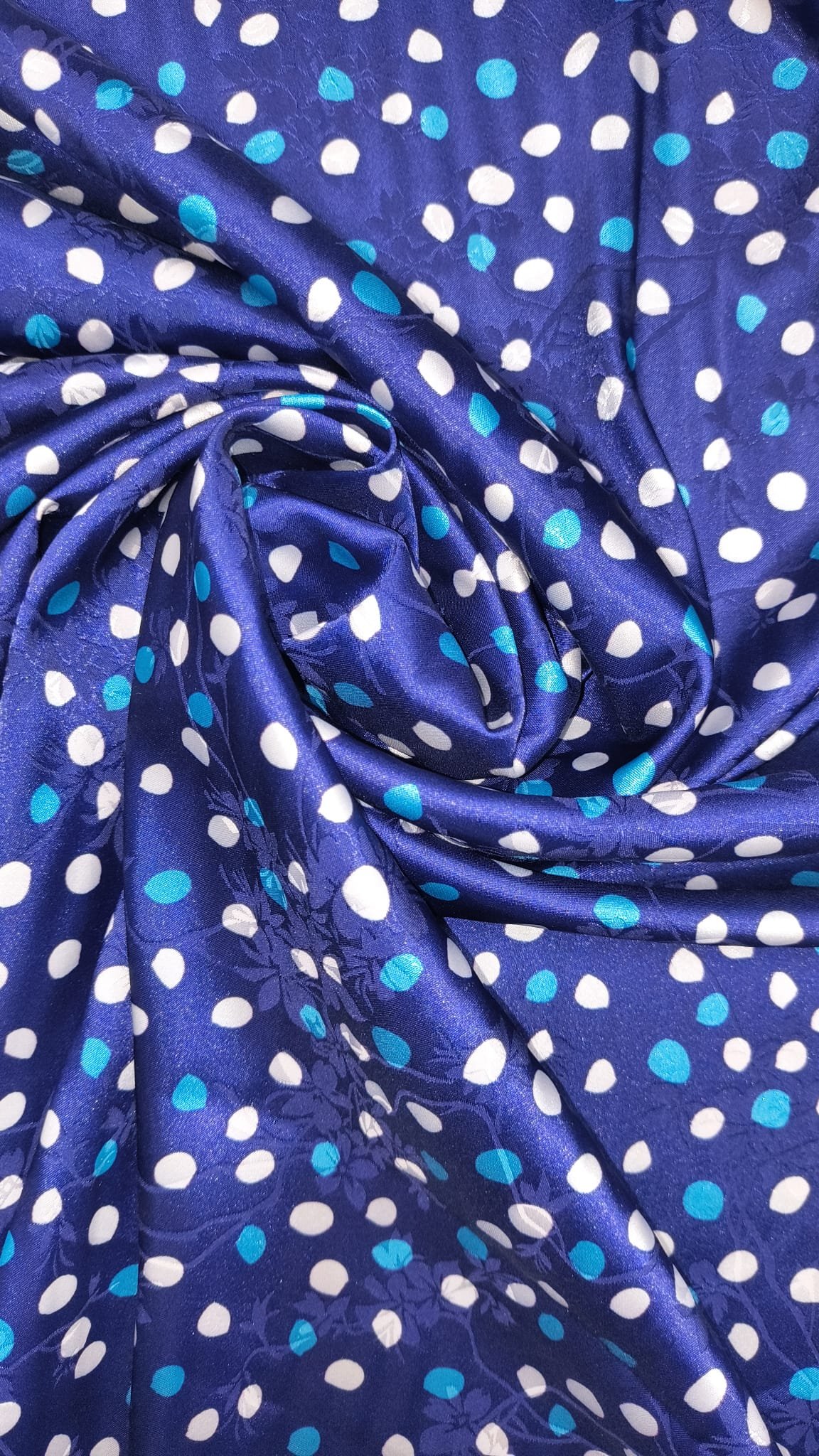 Crepe acetinado azul bolas