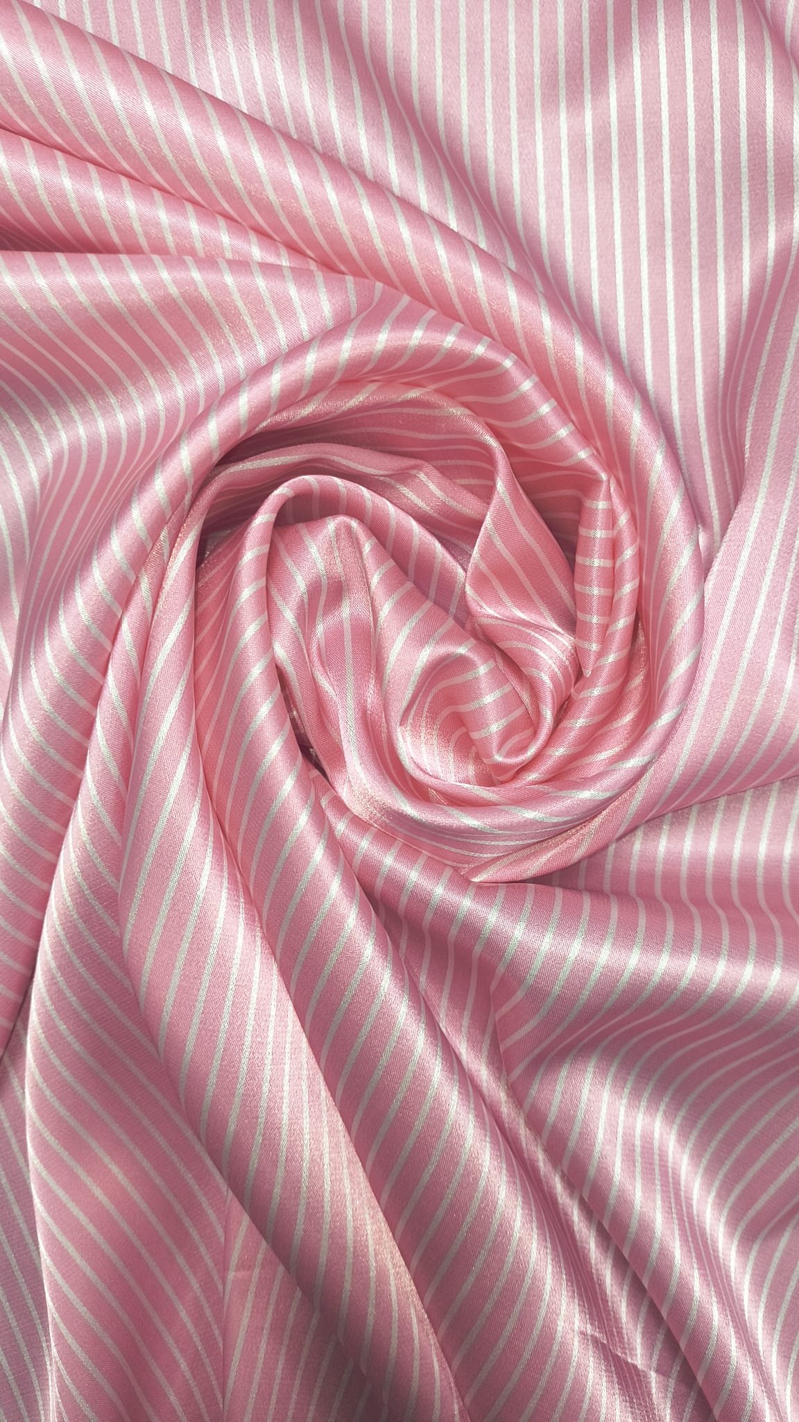 Crepe acetinado risca rosa